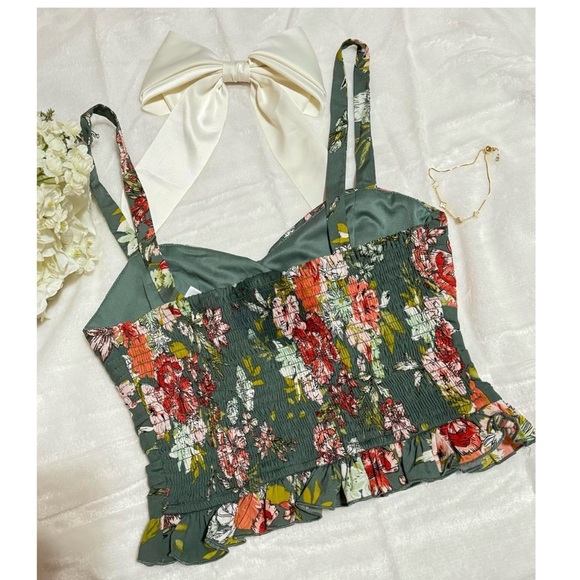 Floral Crop Top - Picture 2 of 3